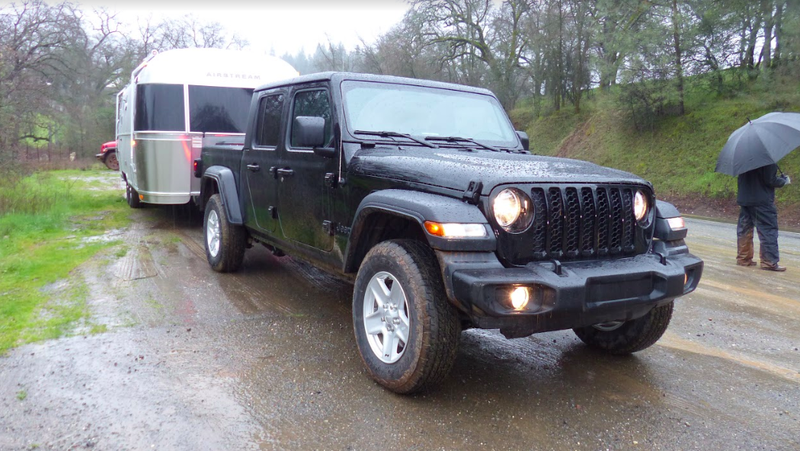 Illustration for article titled The Engineering Behind the Jeep Gladiator's Tow Rating, and Why the Diesel Will Tow Less